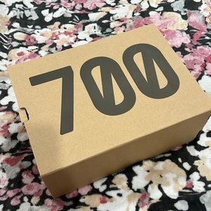 Yeezy 700 V3 US Size 9 bought 08/02/2022